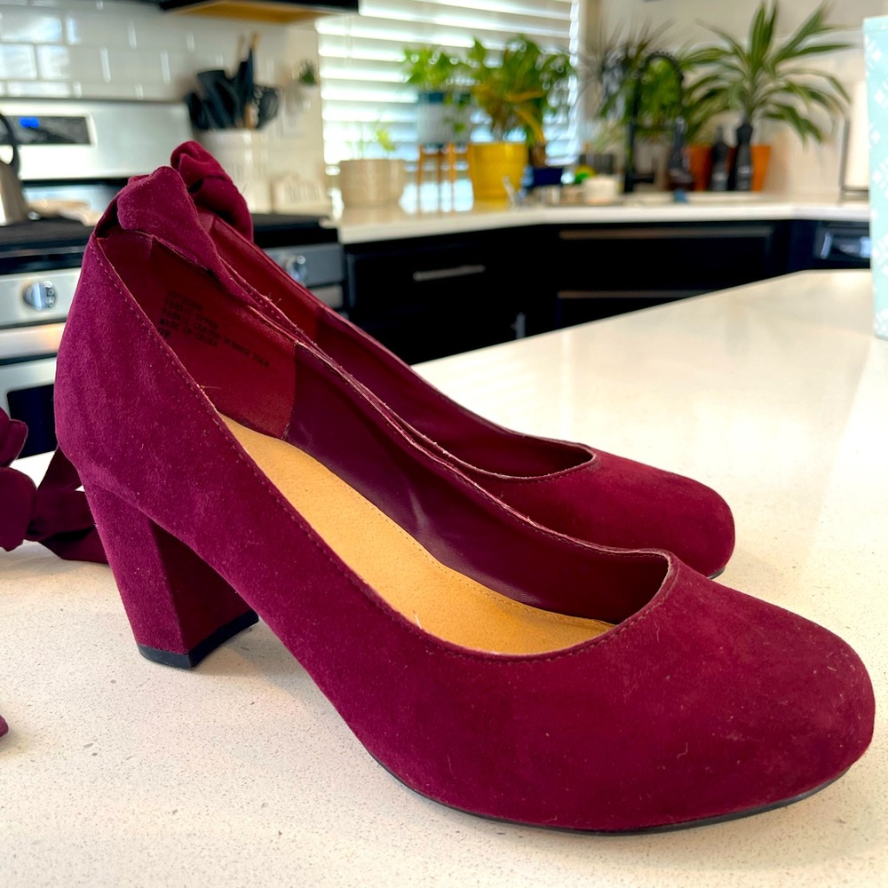 TORRID tie up block heels in burgundy - size 9w- worn twice!